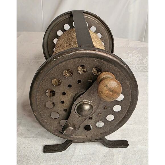 Vintage Cast Iron Hand Crank Twine Spool Stand with One 5" Long Spool of Twine - Picture 2 of 4